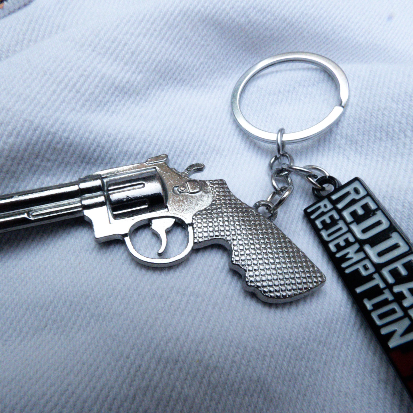 Red Dead Redemption 2 Revolver Metalic Keychain