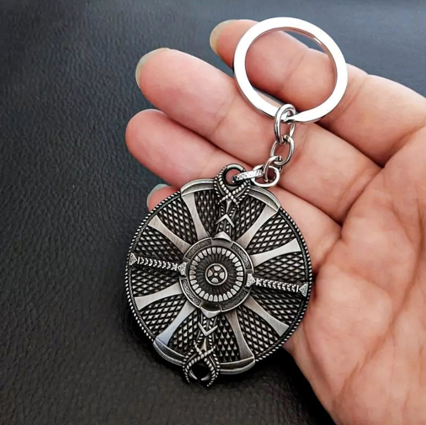 God of War Ragnarok - Kratos Silver Guardian Shield Keychain