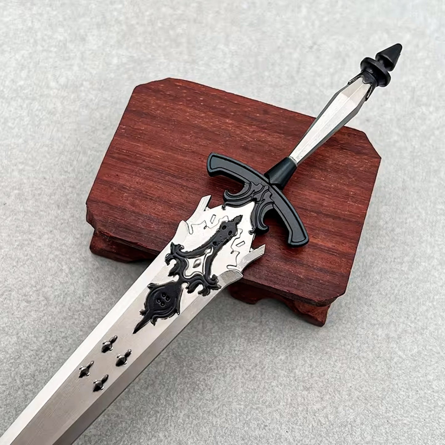 Final Fantasy XVI 22cm Replica Diamond Sword Metal Weapon Model Collectible 1:6 Scale