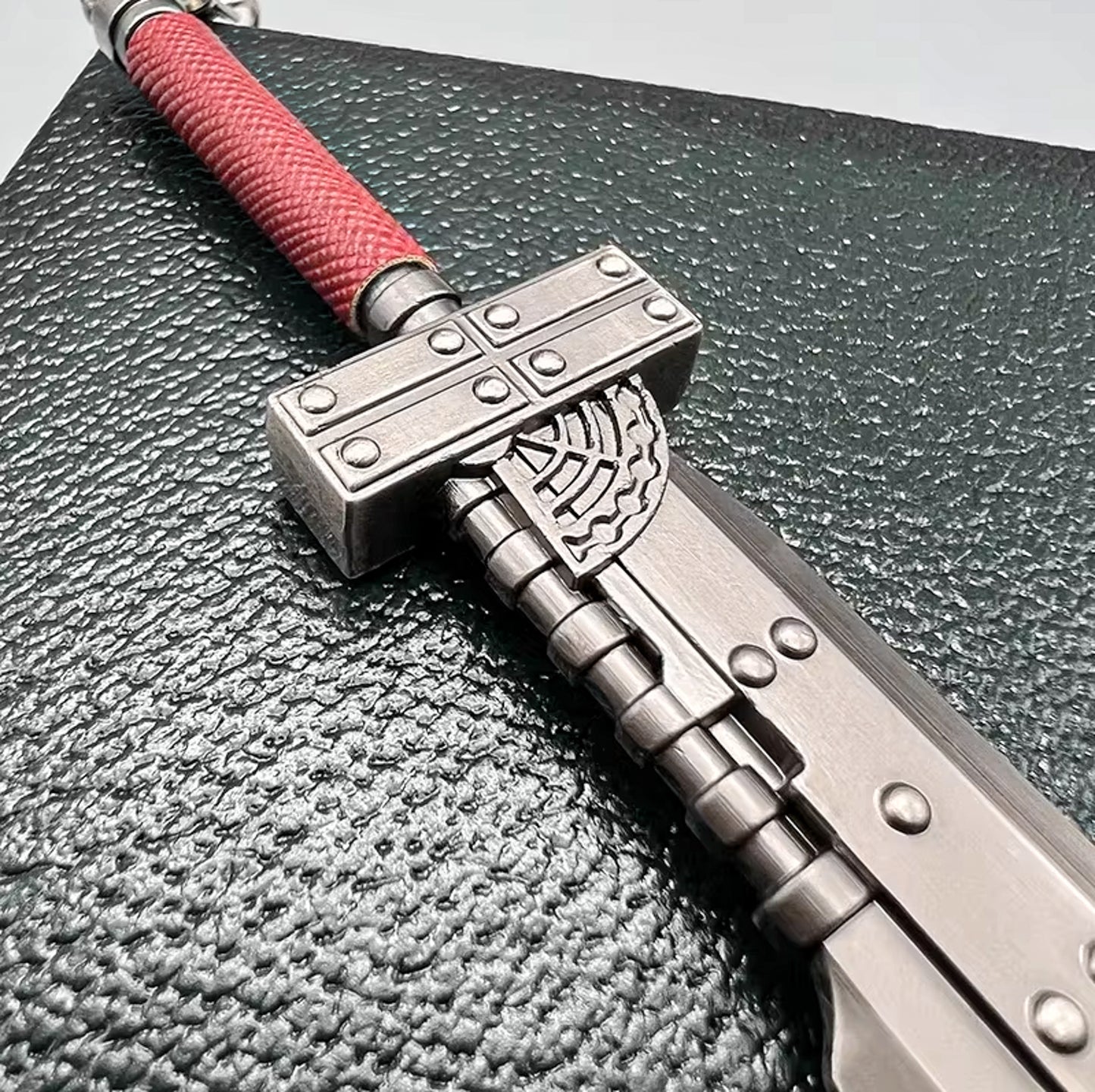 Final Fantasy VII 21cm Fusion Sword Cloud Strife 1:6 Metal Weapon