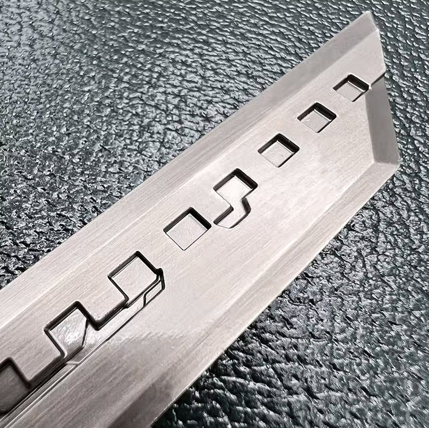 Final Fantasy VII 21cm Fusion Sword Cloud Strife 1:6 Metal Weapon