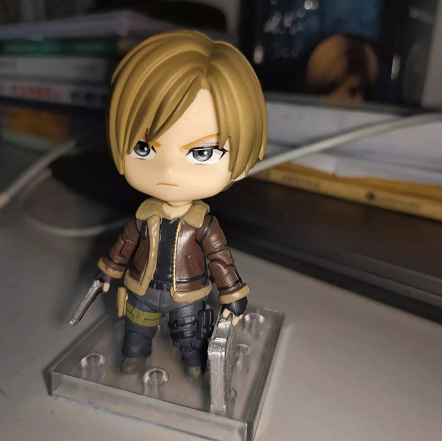 Resident Evil 4 Nendoroid Leon S. Kennedy Action Figure Replica
