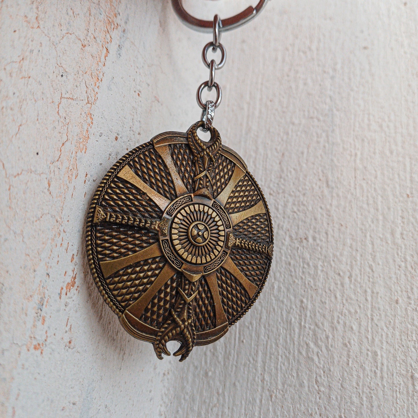 God of War Ragnarok - Kratos Gold Guardian Shield Keychain - Shield Available at 2Fast2See.co