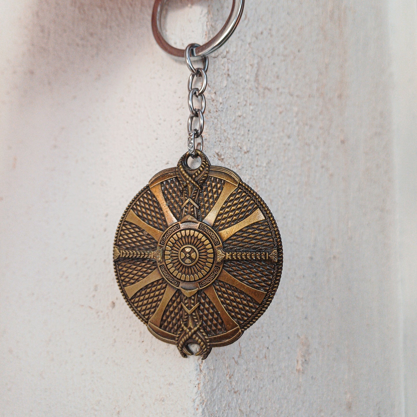 God of War Ragnarok - Kratos Gold Guardian Shield Keychain - Shield Available at 2Fast2See.co