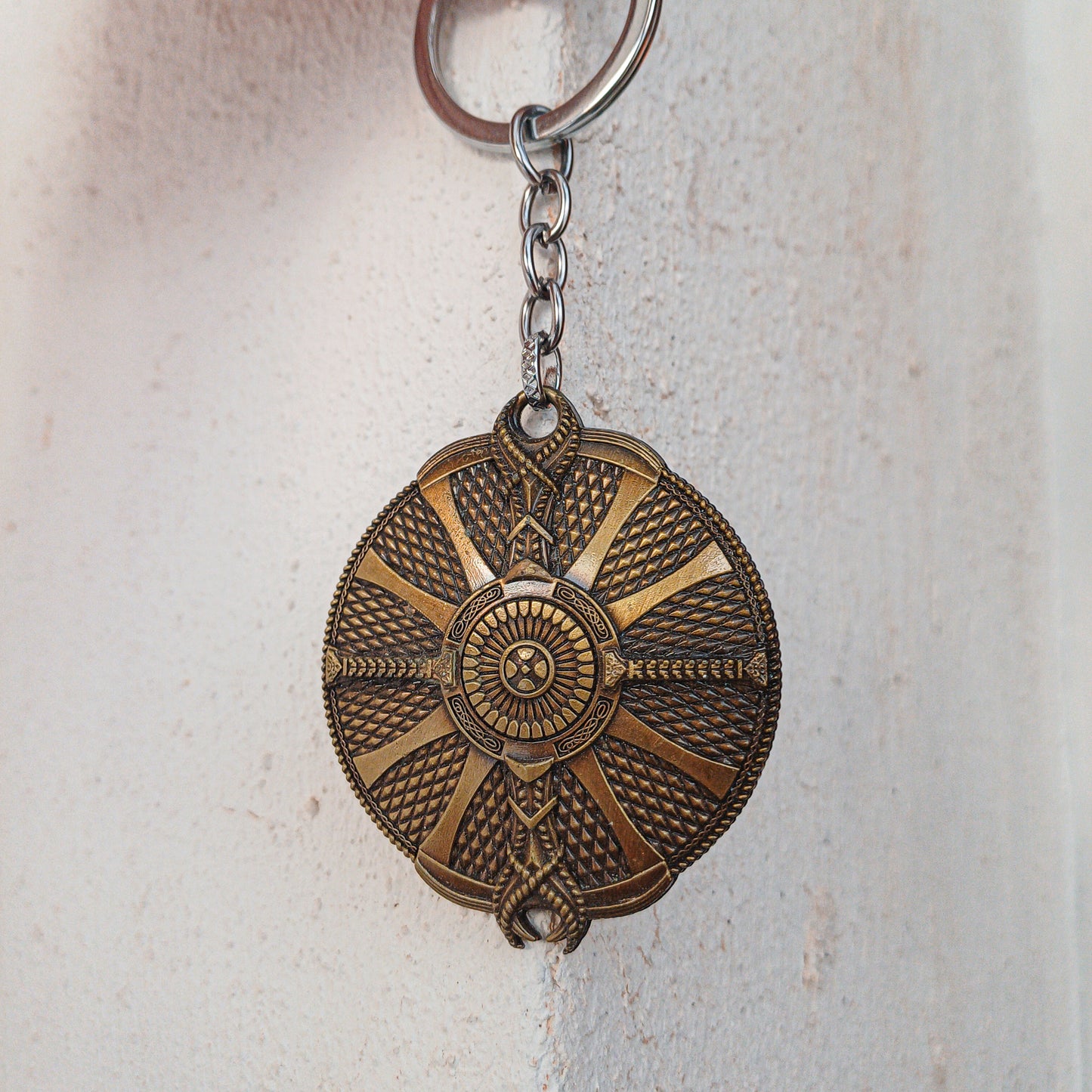 God of War Ragnarok - Kratos Gold Guardian Shield Keychain - Shield Available at 2Fast2See.co