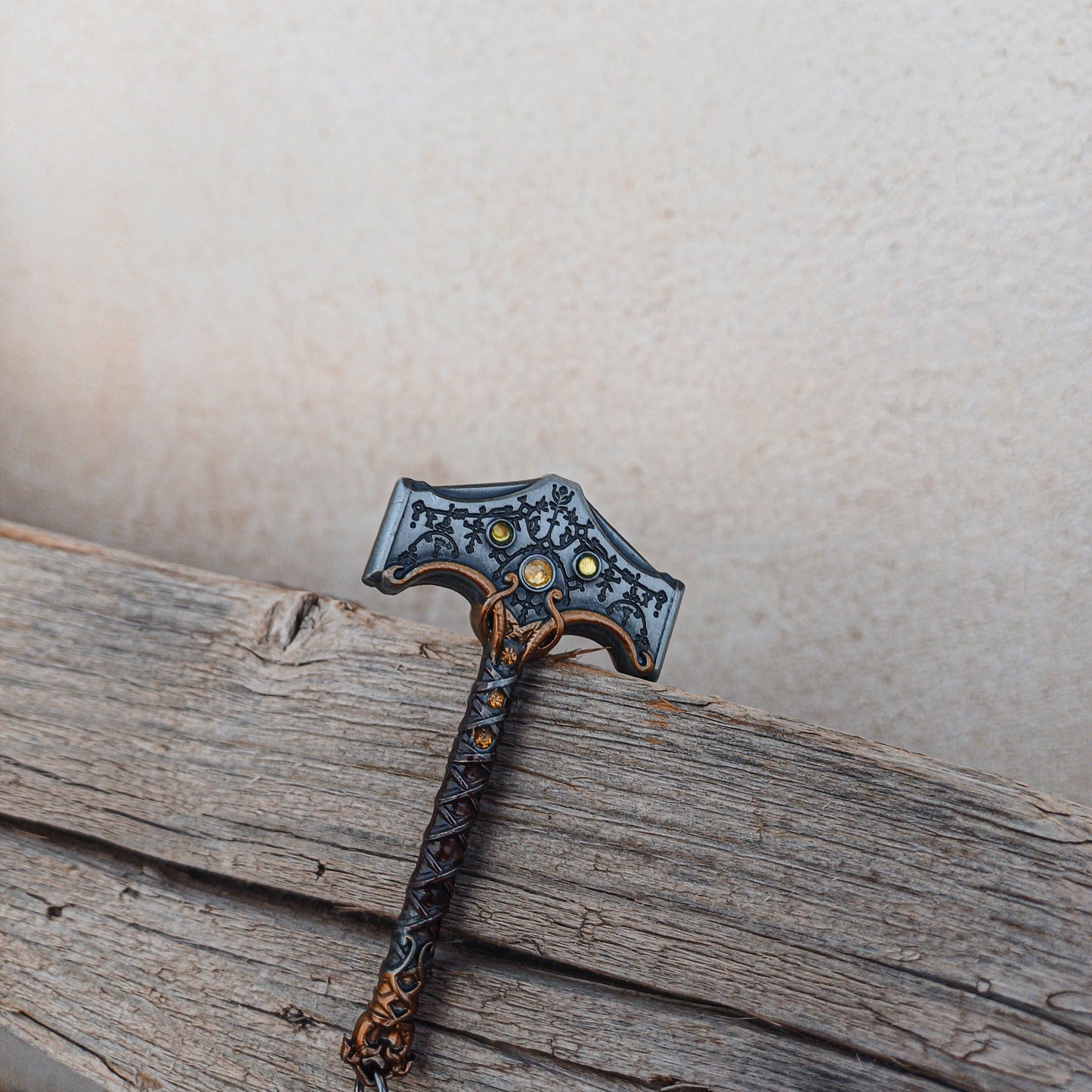 God of War Epic Thor's Hammer Very Detailed Keychain With Clasp 8cm - Thor's Hammer Available at 2Fast2See.co
