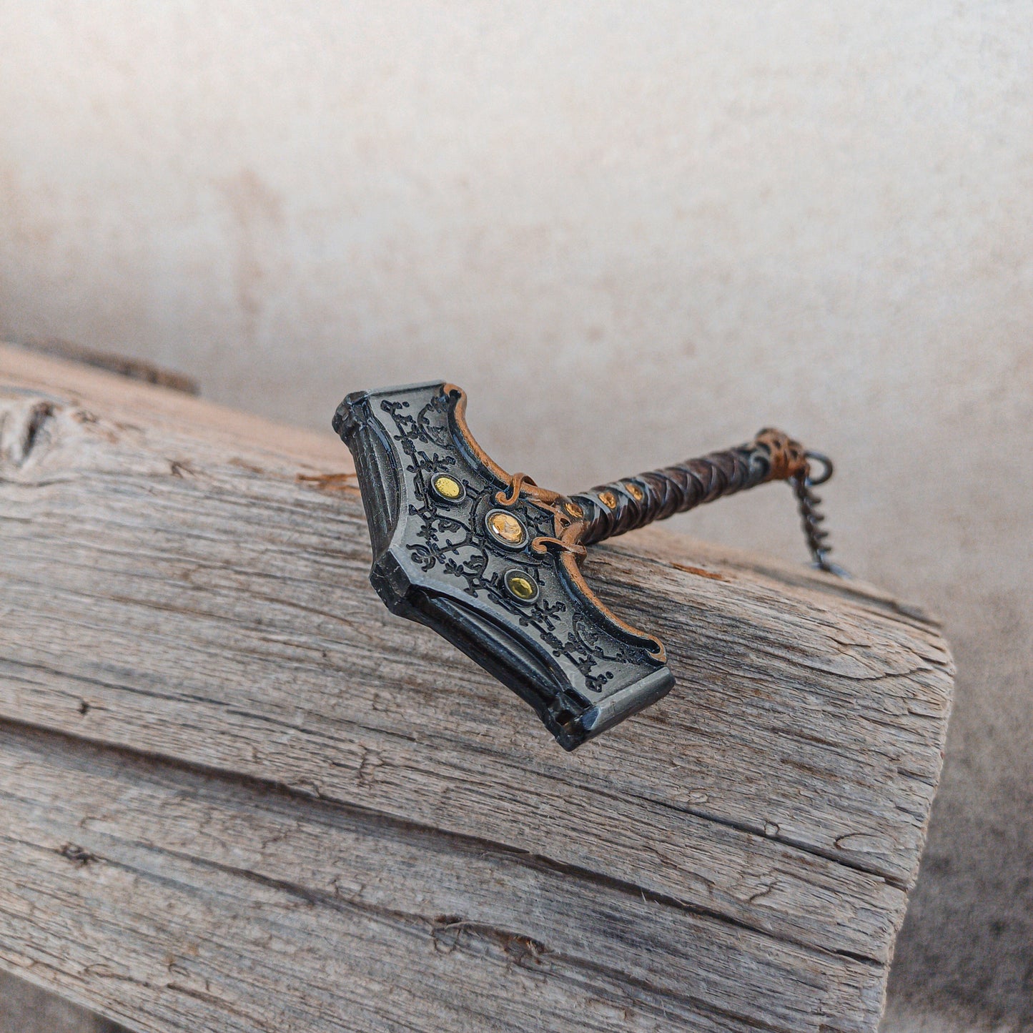 God of War Epic Thor's Hammer Very Detailed Keychain With Clasp 8cm - Thor's Hammer Available at 2Fast2See.co