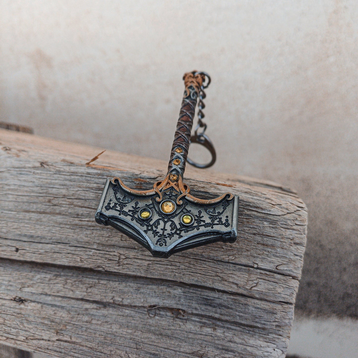 God of War Epic Thor's Hammer Very Detailed Keychain With Clasp 8cm - Thor's Hammer Available at 2Fast2See.co