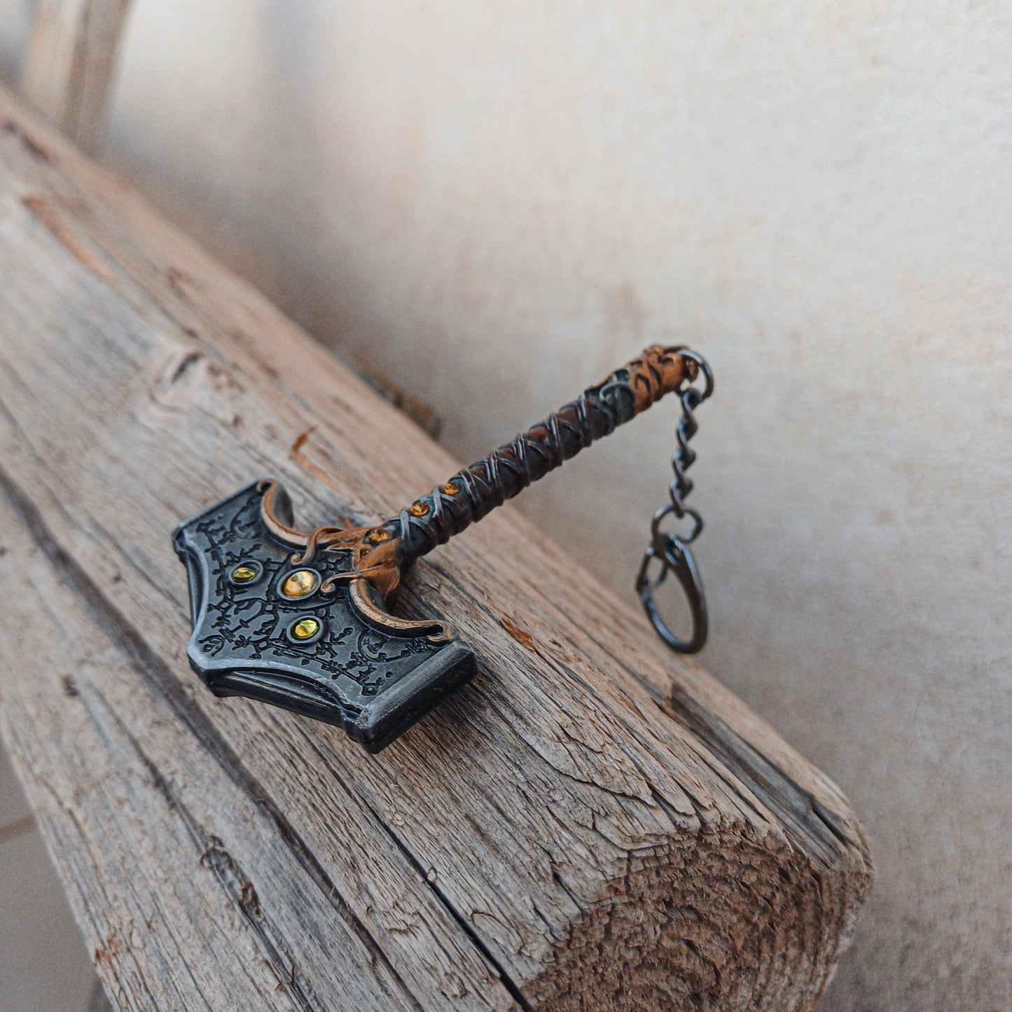 God of War Epic Thor's Hammer Very Detailed Keychain With Clasp 8cm - Thor's Hammer Available at 2Fast2See.co