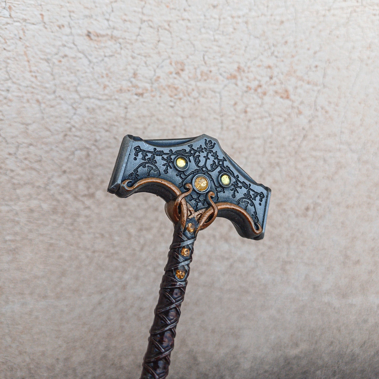 God of War Epic Thor's Hammer Very Detailed Keychain With Clasp 8cm - Thor's Hammer Available at 2Fast2See.co