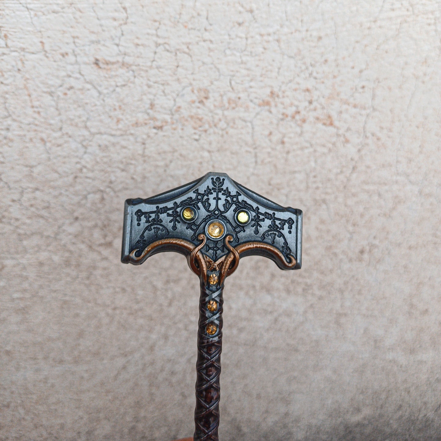 God of War Epic Thor's Hammer Very Detailed Keychain With Clasp 8cm - Thor's Hammer Available at 2Fast2See.co