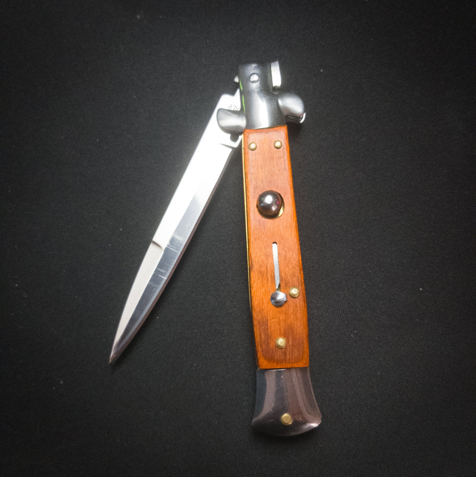 The Last of Us Ellie's Switchblade Handmade Replica - Default Title Available at 2Fast2See.co