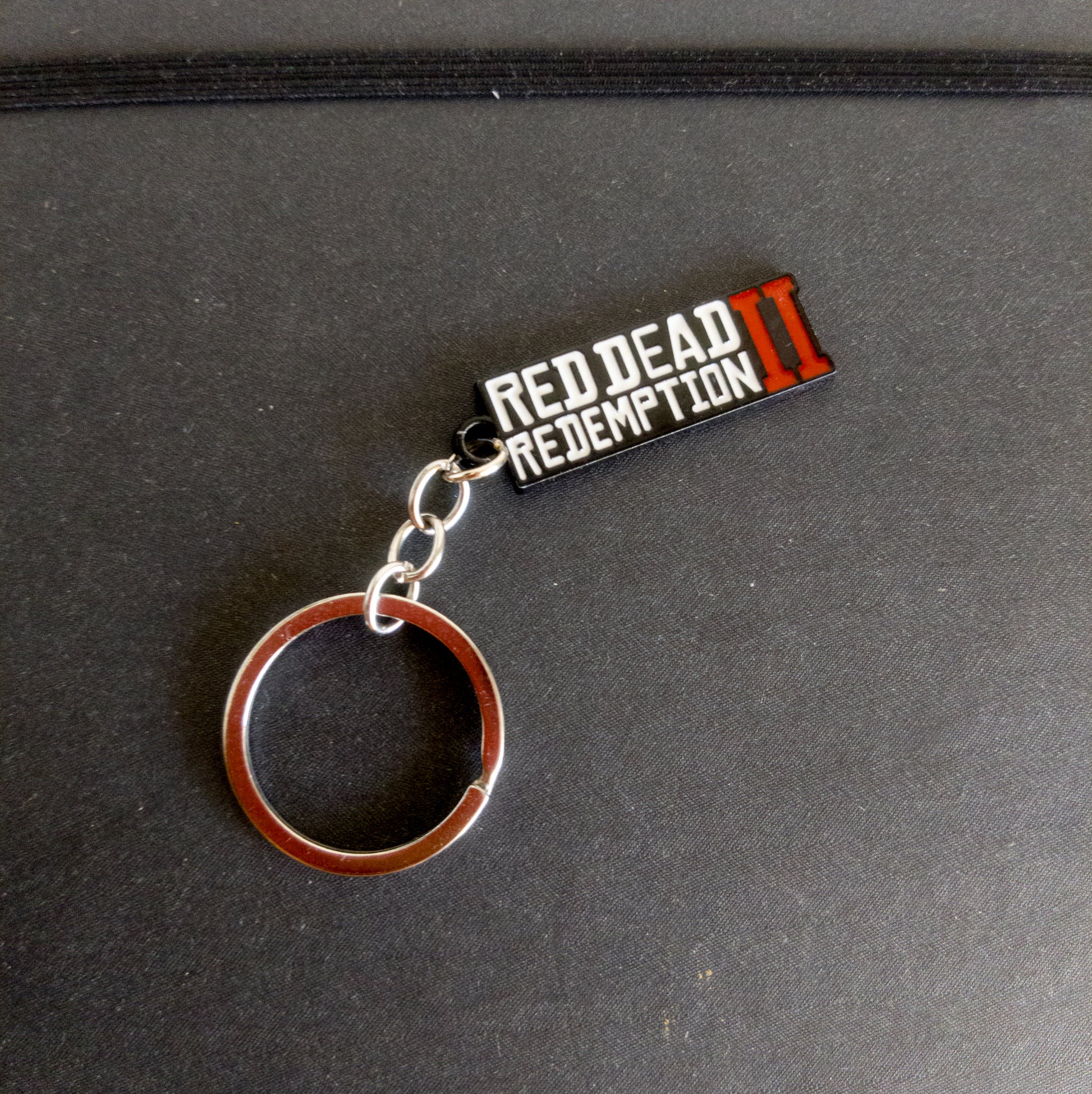 Red Dead Redemption II Silver Keychain - Default Title Available at 2Fast2See.co