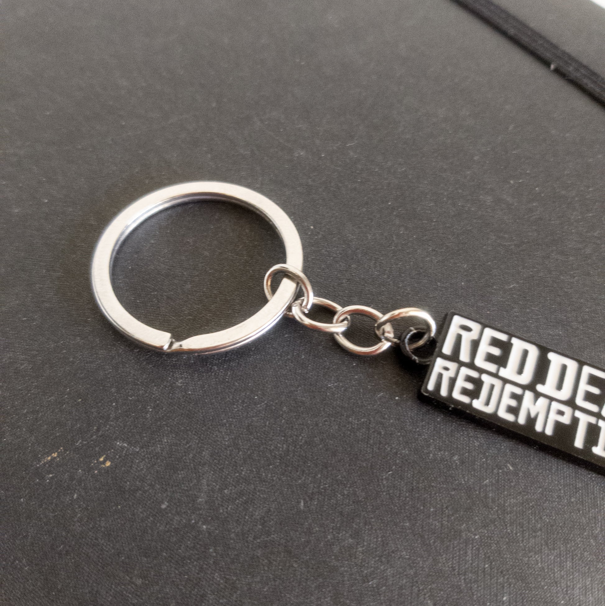 Red Dead Redemption II Silver Keychain - Default Title Available at 2Fast2See.co