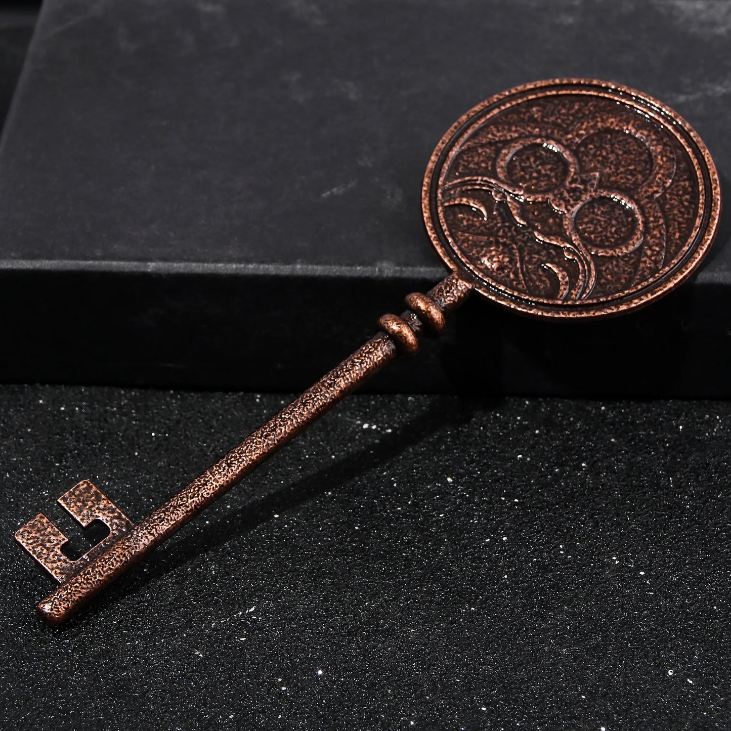 Resident Evil Game-Inspired Cthulhu Octopus Key Pendant - Retro Soldier Armor Keychain for Cosplay Fans - Available at 2Fast2See.co