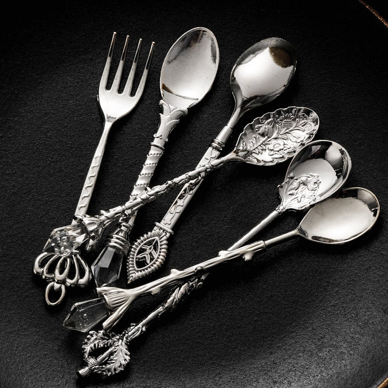 Vintage Dessert Royal Style Cutlery Set - Available at 2Fast2See.co