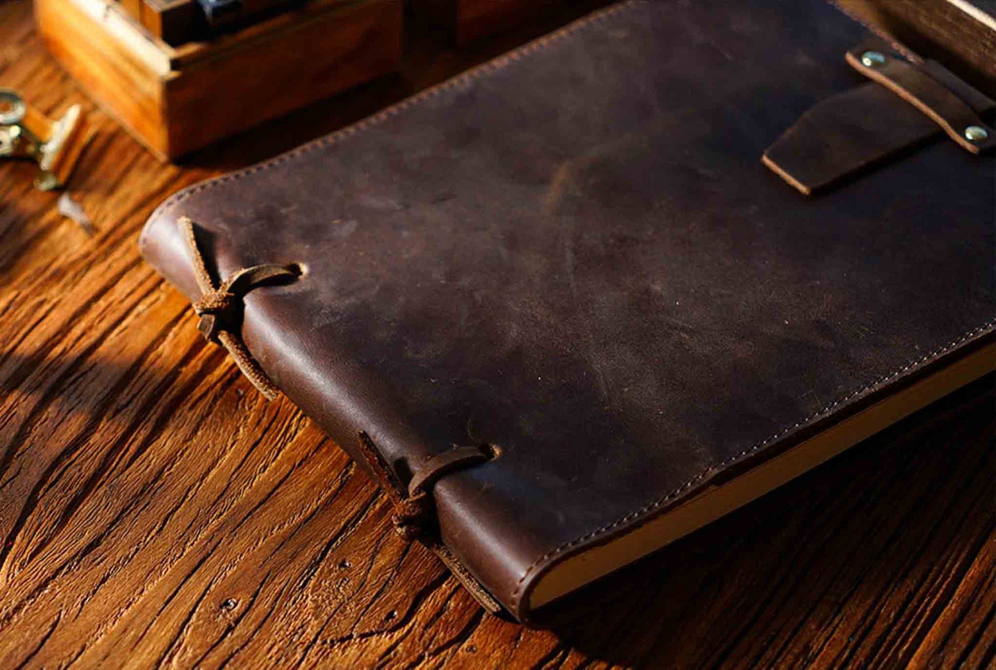 Classical Leather Sketchbook With 6 Colors - Available at 2Fast2See.co