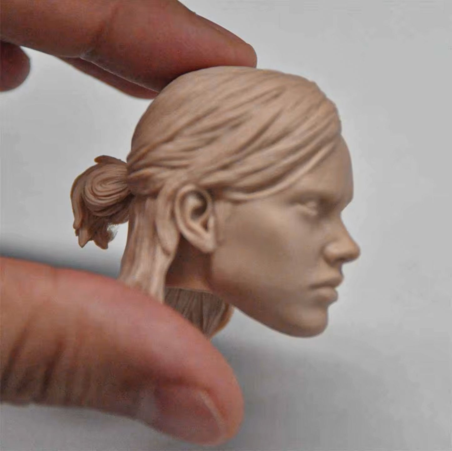 The Last of Us  Ellie Williams Unpanited Carved Head 1/6 Scale