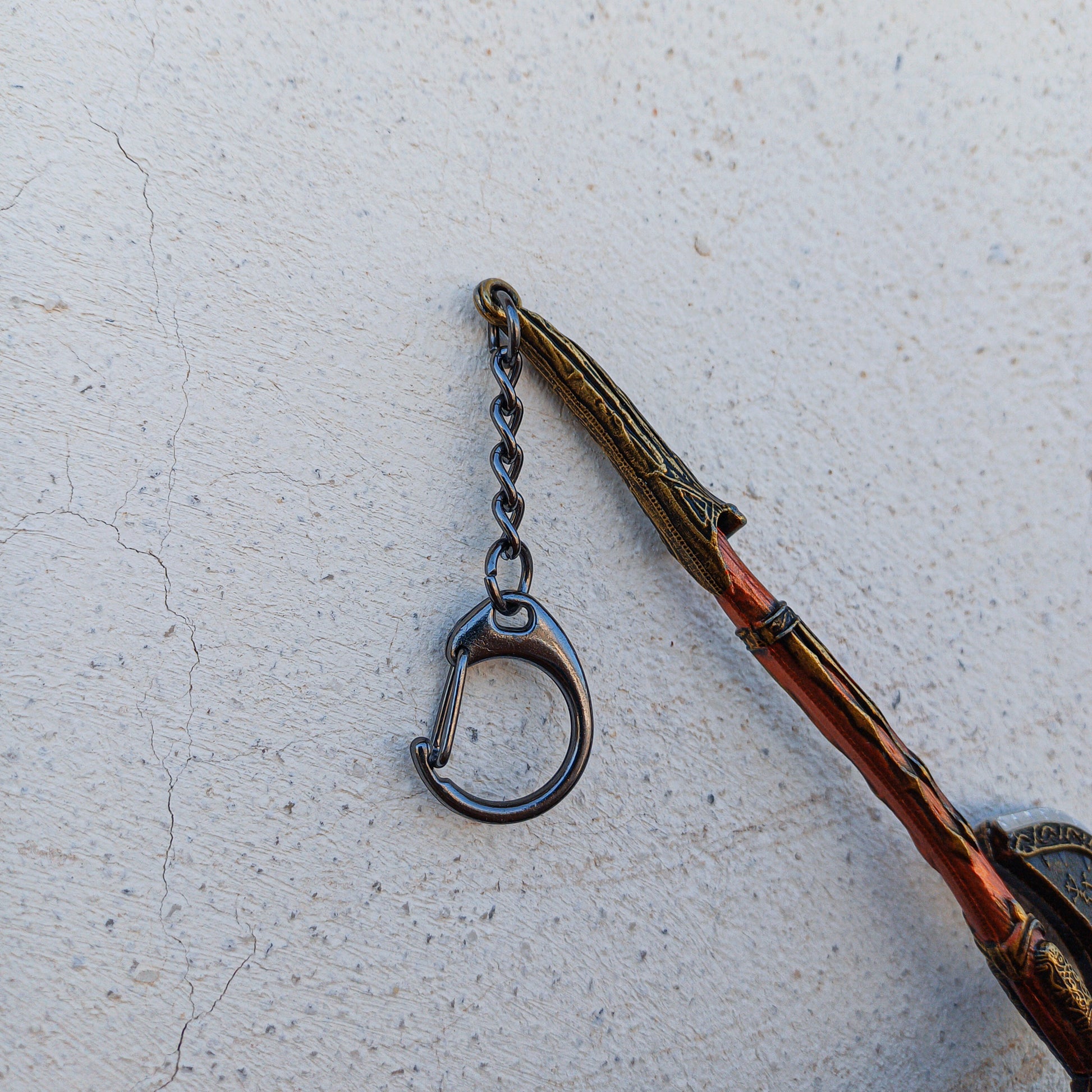God of War Epic Leviathan Axe Very Detailed Keychain with Clasp 12cm - Leviathan Axe Available at 2Fast2See.co