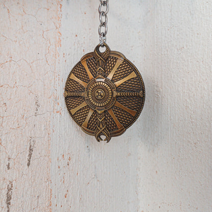 God of War Ragnarok - Kratos Gold Guardian Shield Keychain - Shield Available at 2Fast2See.co