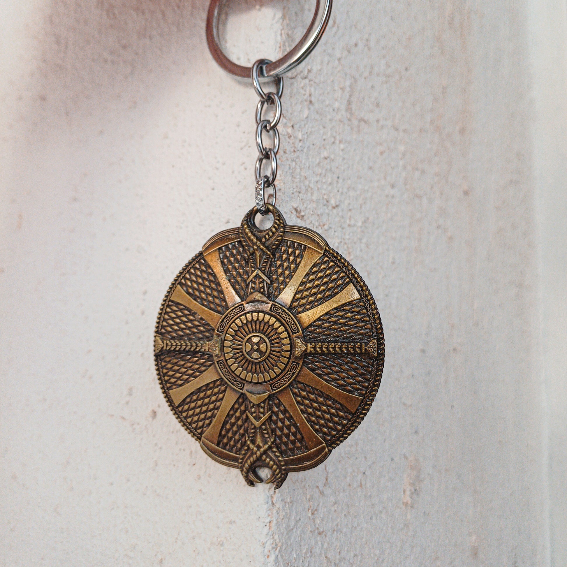 God of War Ragnarok - Kratos Gold Guardian Shield Keychain - Shield Available at 2Fast2See.co