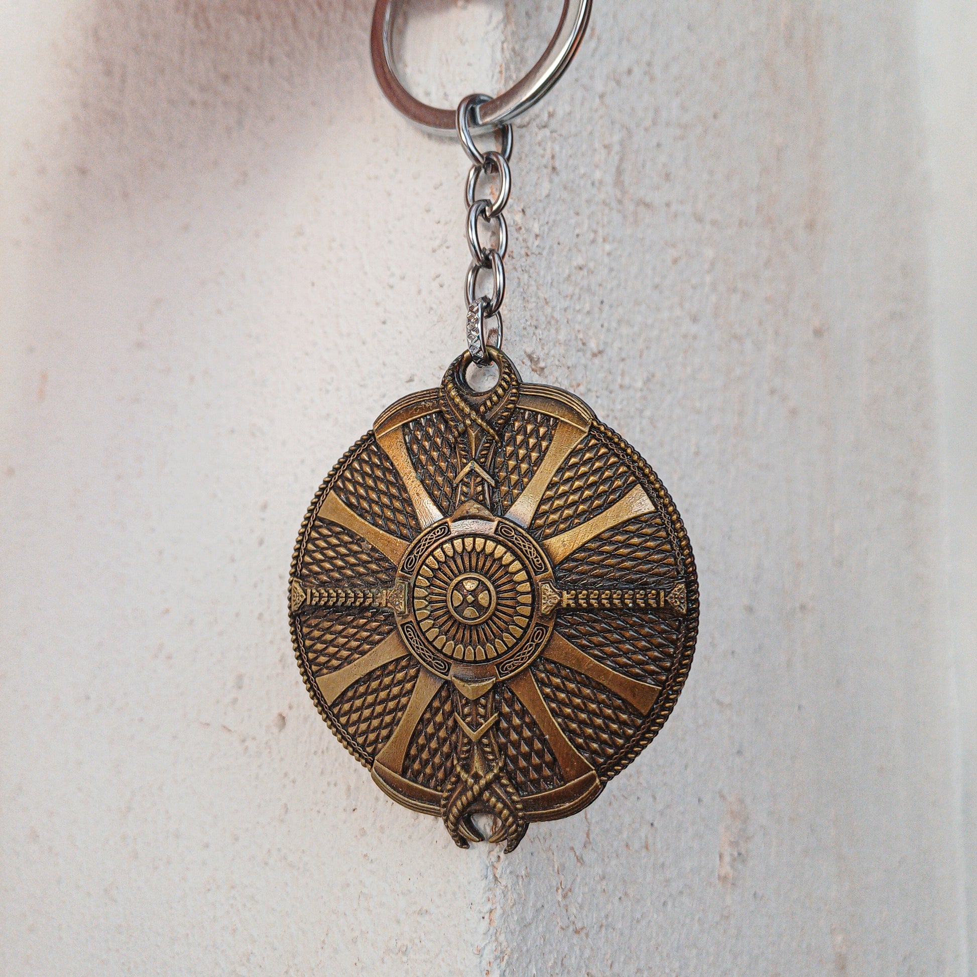 God of War Ragnarok - Kratos Gold Guardian Shield Keychain - Shield Available at 2Fast2See.co