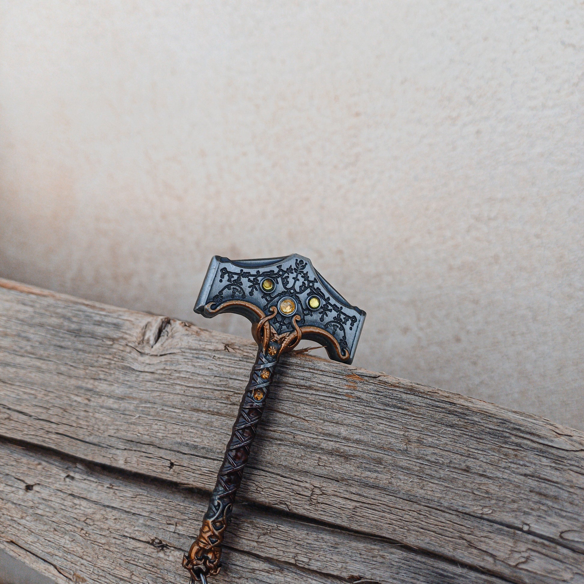 God of War Epic Thor's Hammer Very Detailed Keychain With Clasp 8cm - Thor's Hammer Available at 2Fast2See.co