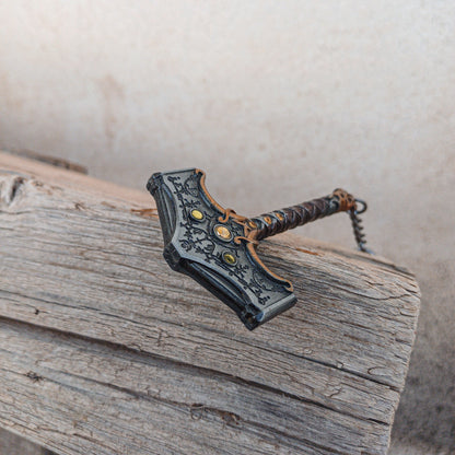 God of War Epic Thor's Hammer Very Detailed Keychain With Clasp 8cm - Thor's Hammer Available at 2Fast2See.co