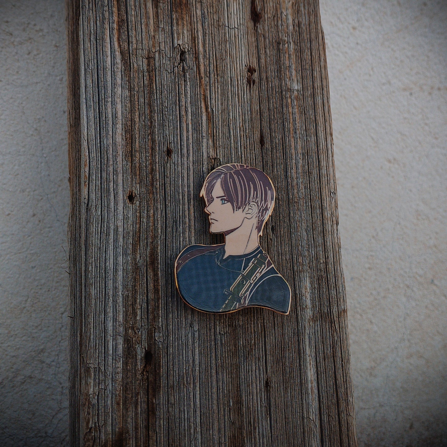 Resident Evil 4 - Leon Kennedy - Hard Metallic Enamel Pin