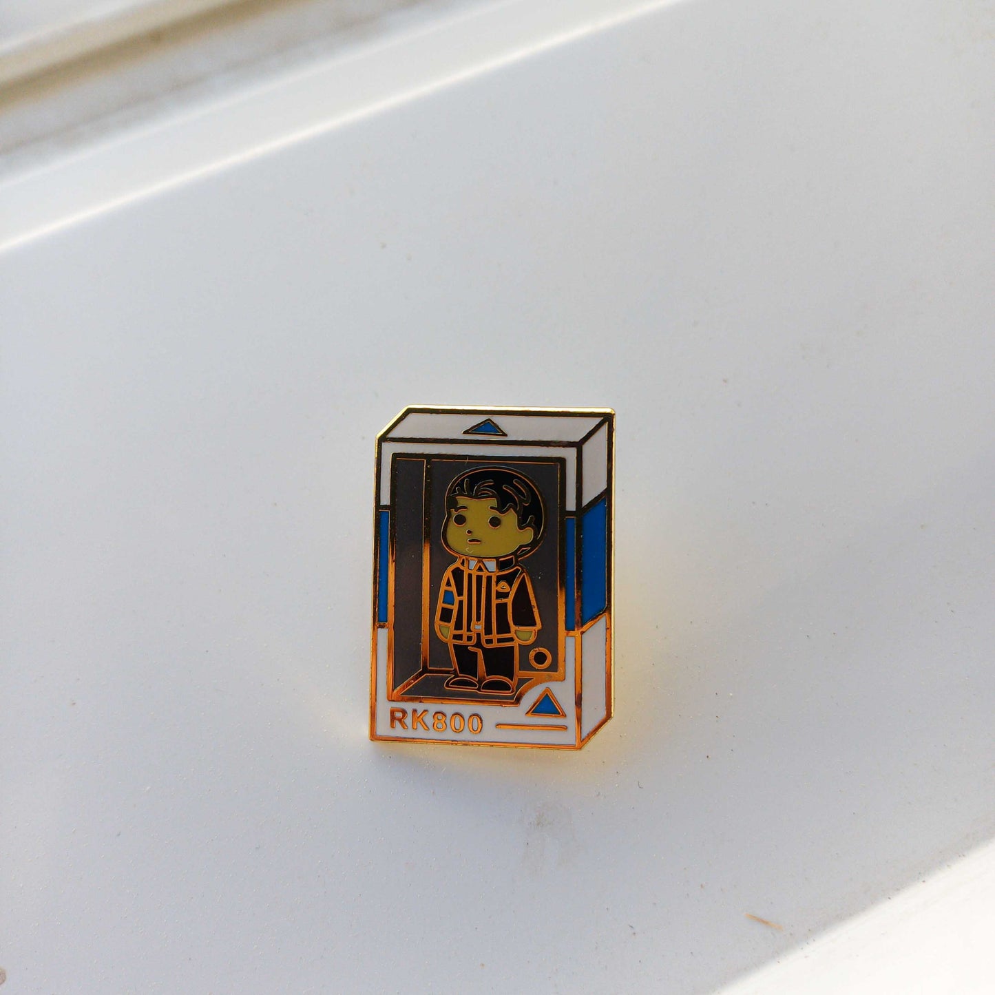 Detroit Become Human Connor RK800 Pin Badge