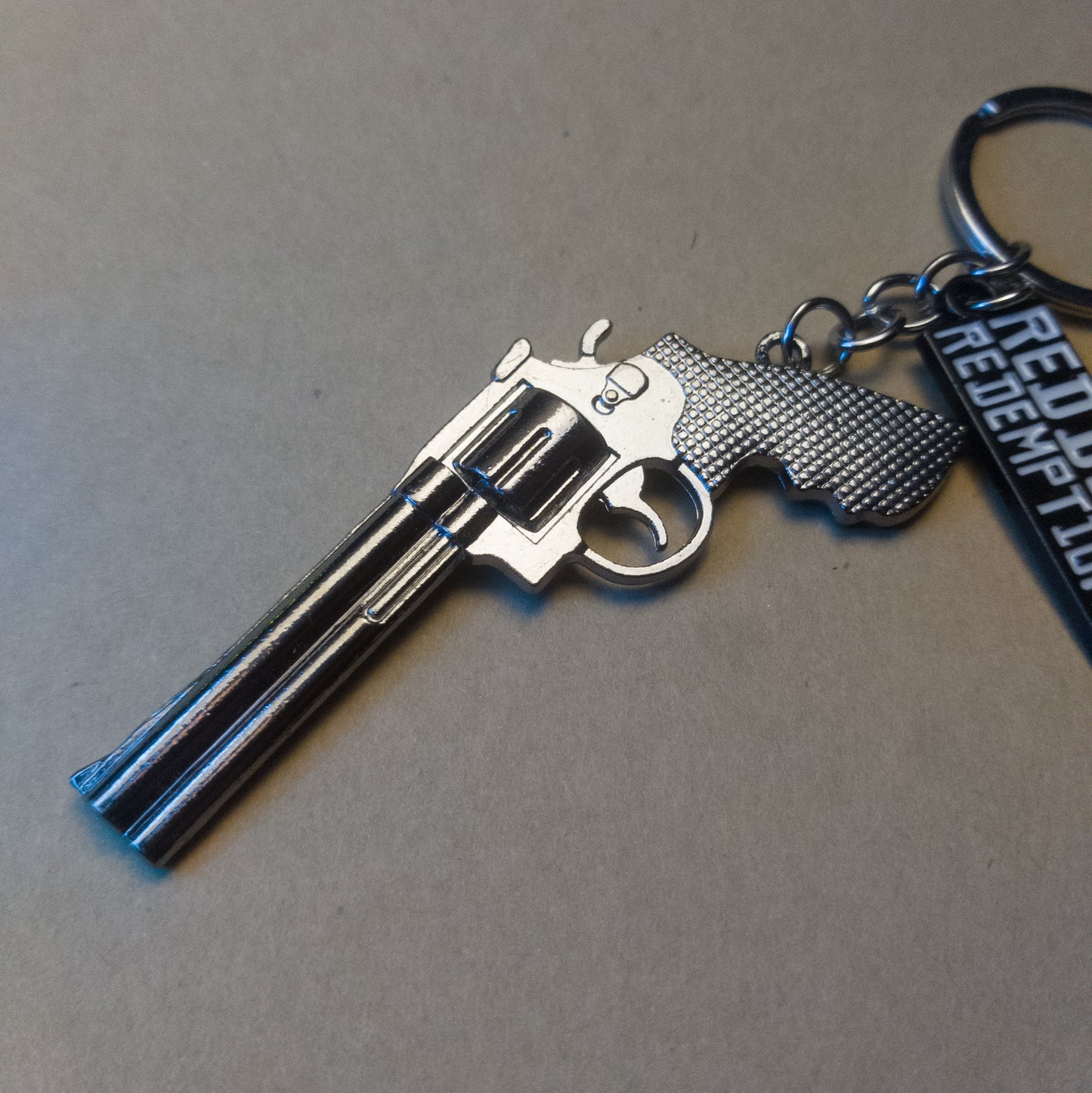 Red Dead Redemption 2 Revolver Metalic Keychain