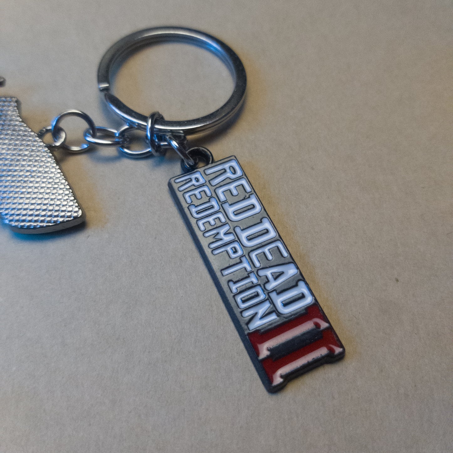 Red Dead Redemption 2 Revolver Metalic Keychain