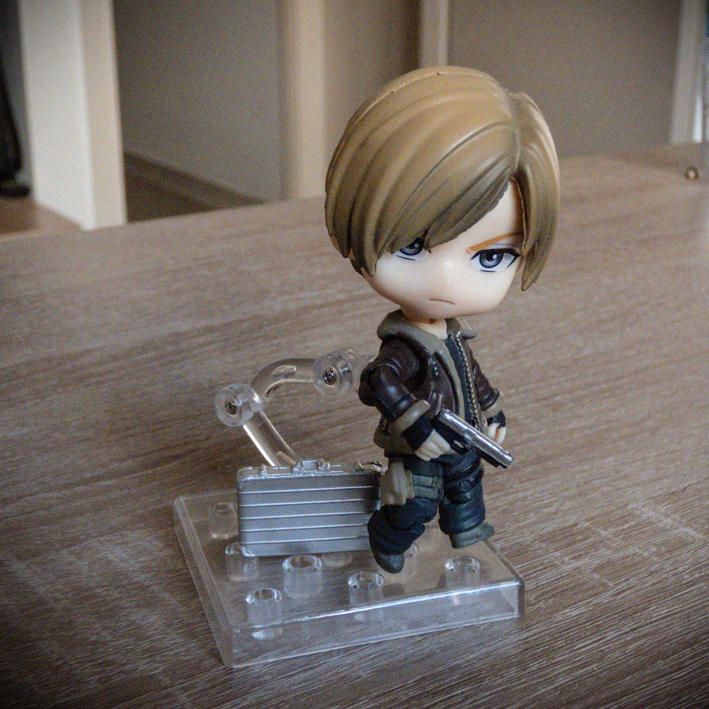 Resident Evil 4 Nendoroid Leon S. Kennedy Action Figure Replica