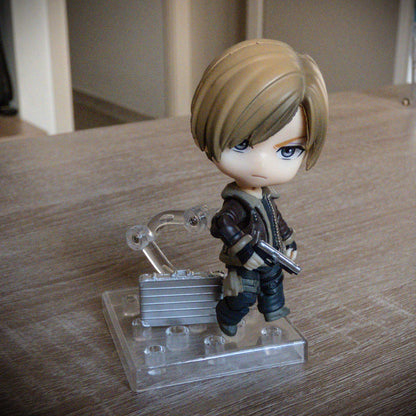 Resident Evil 4 Nendoroid Leon S. Kennedy Action Figure Replica