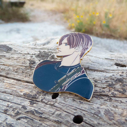 Resident Evil 4 - Leon Kennedy - Hard Metallic Enamel Pin