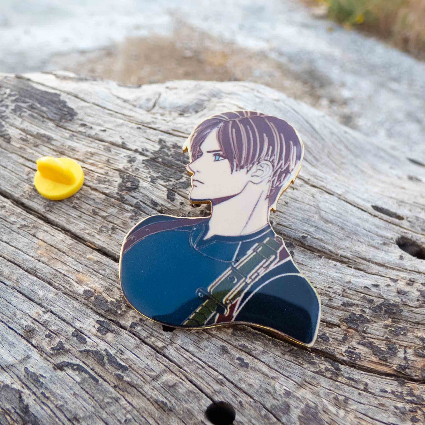 Resident Evil 4 - Leon Kennedy - Hard Metallic Enamel Pin