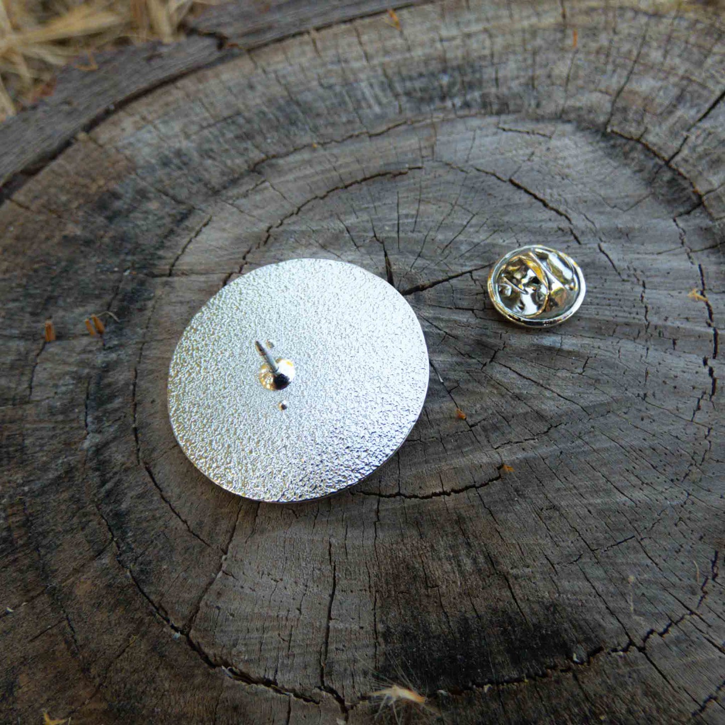 Life Is Strange Hold To Another Universe White Bg Pin Game Brooch