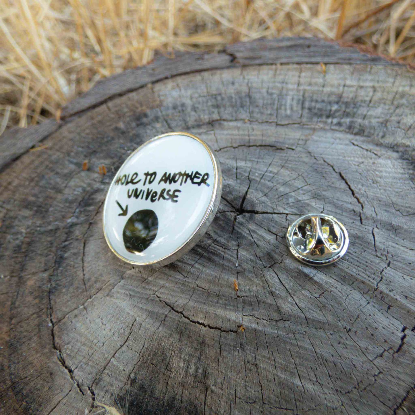 Life Is Strange Hold To Another Universe White Bg Pin Game Brooch