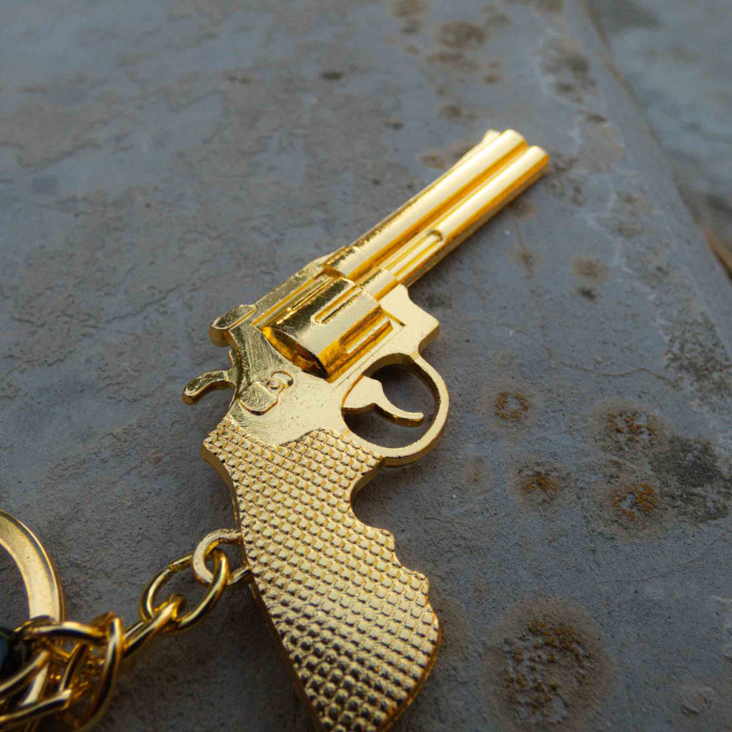 Red Dead Redemption Gold Revolver Keychain