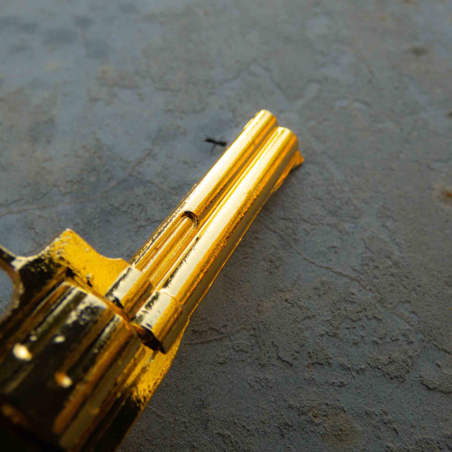 Red Dead Redemption Gold Revolver Keychain