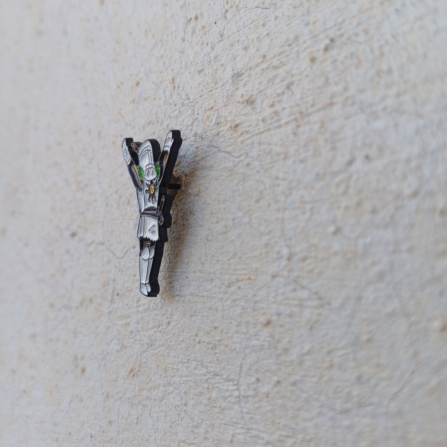 Dark Souls Solaire Praise the Sun Metallic Enamel Pin