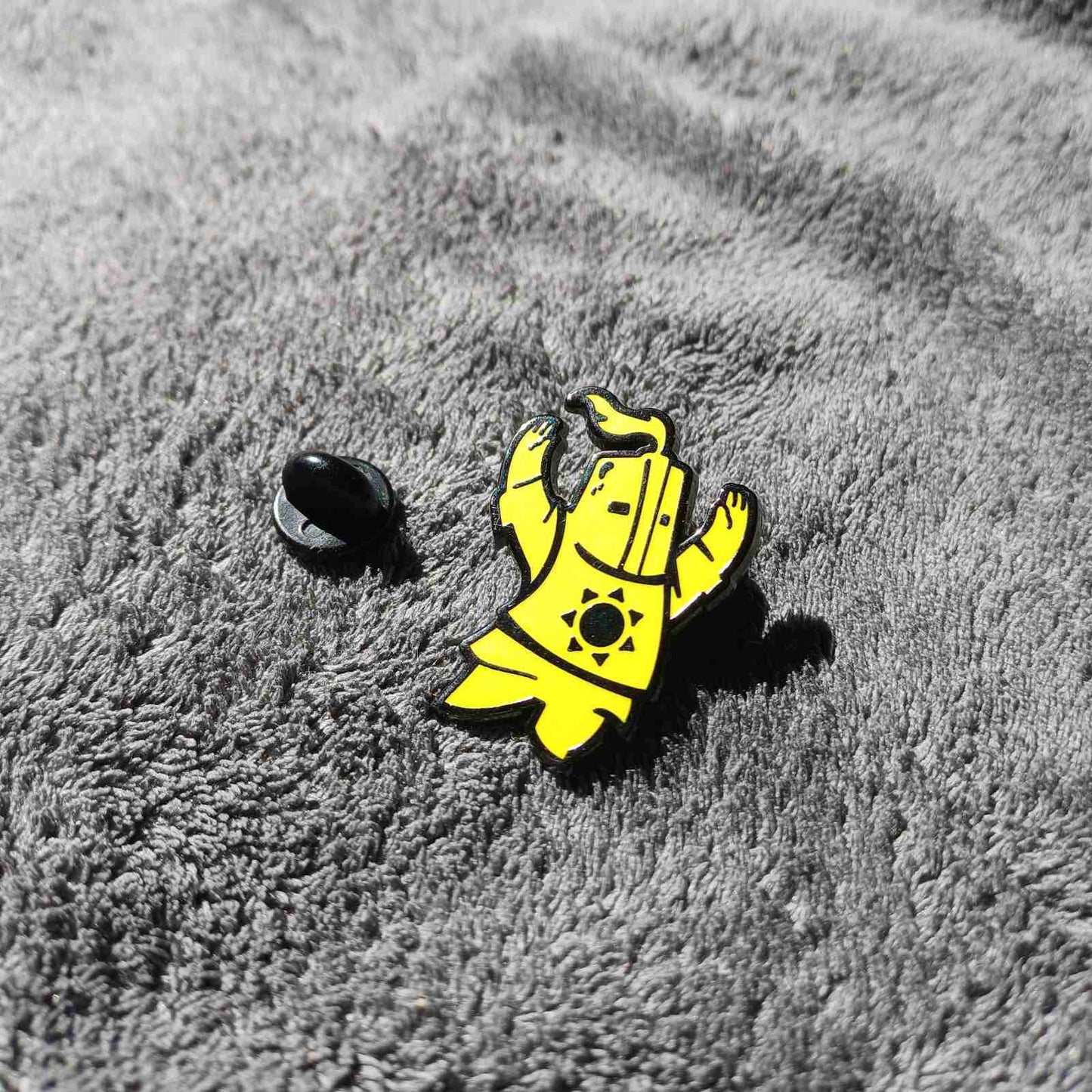 Dark Souls Game Badge Praise The Sun Metallic Enamel Pin